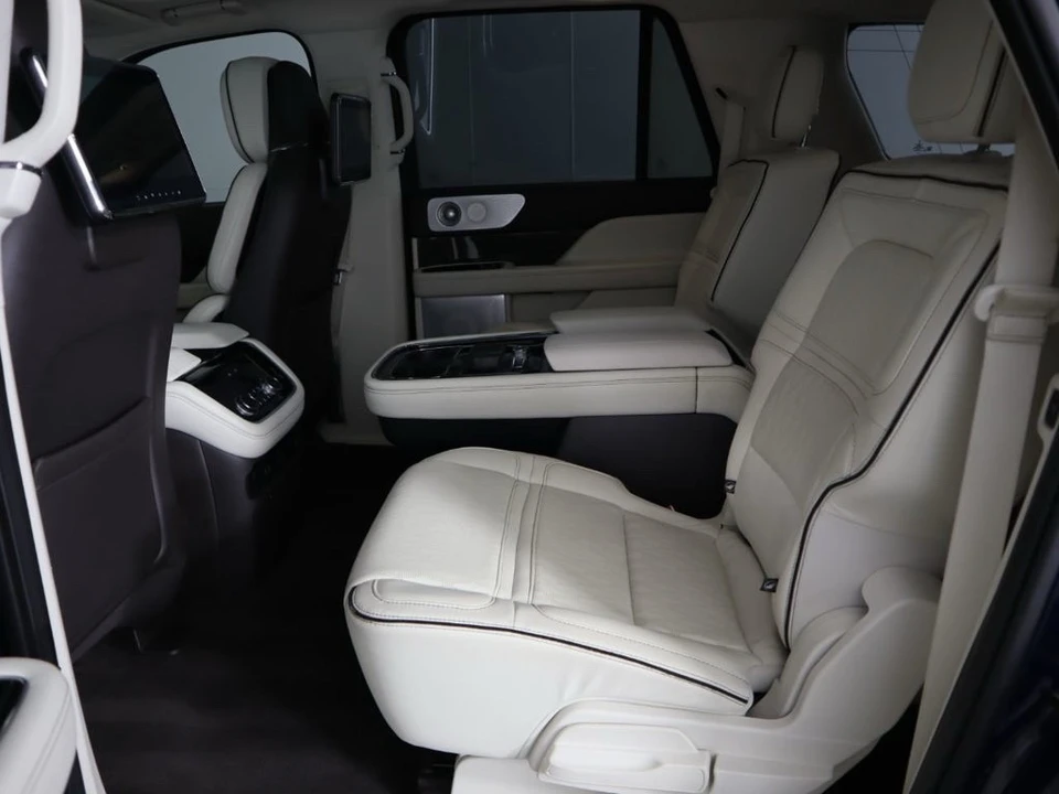 2018 Lincoln Navigator 4th Gen - Image 10 of 17