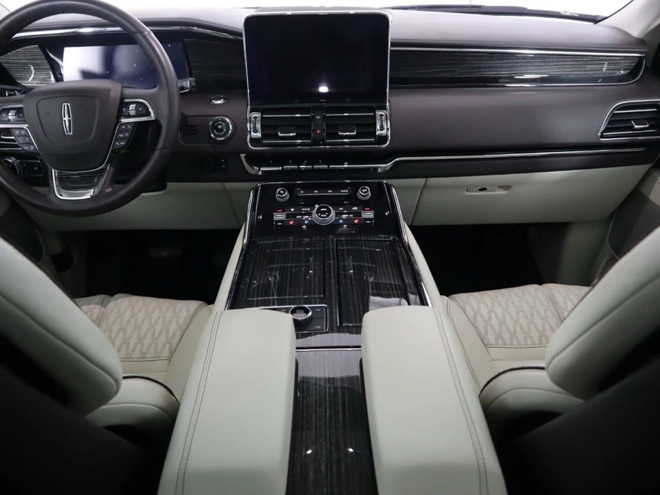 2018 Lincoln Navigator 4th Gen - Image 7 of 17