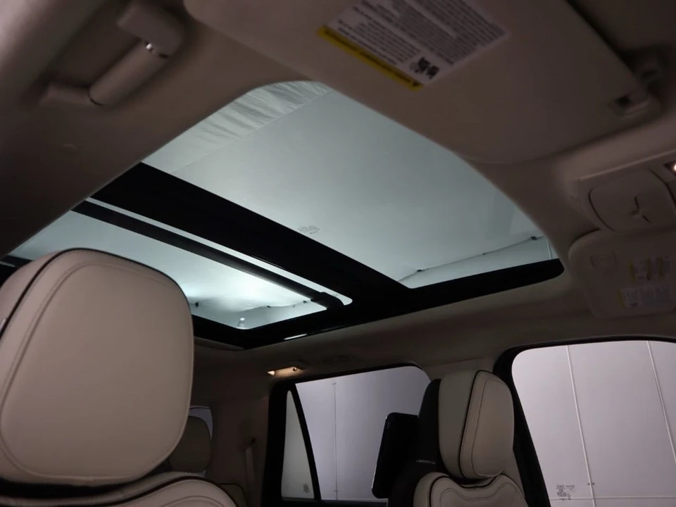 2018 Lincoln Navigator 4th Gen - Image 9 of 17