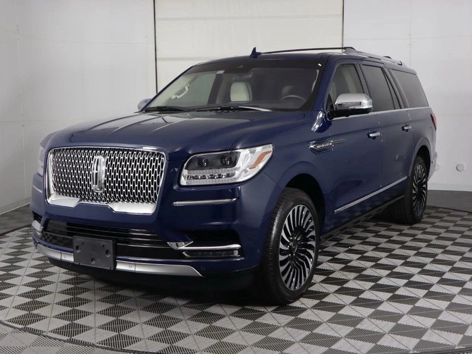 2018 Lincoln Navigator 4th Gen - Image 2 of 17