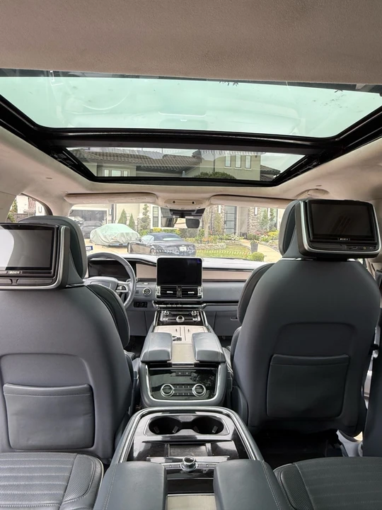 2018 Lincoln Navigator 4th Gen - Image 10 of 12