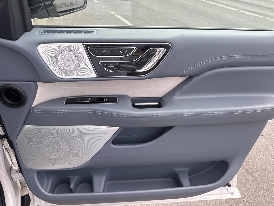 2018 Lincoln Navigator 4th Gen - Image 17 of 18