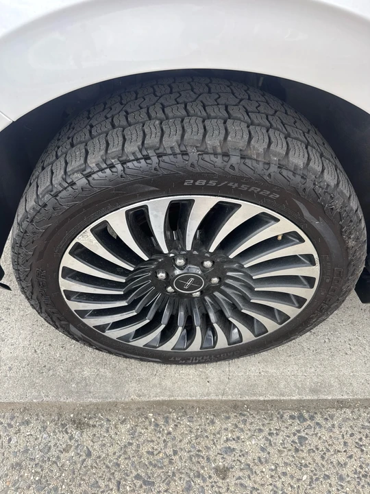 2018 Lincoln Navigator 4th Gen - Image 7 of 18