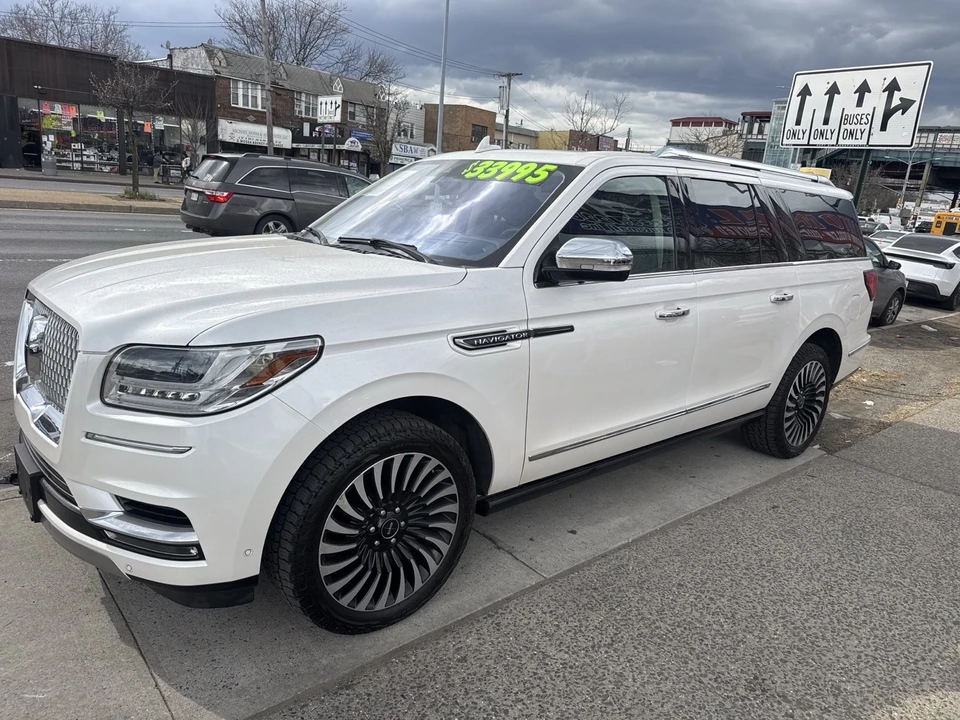 2018 Lincoln Navigator 4th Gen - Image 2 of 18