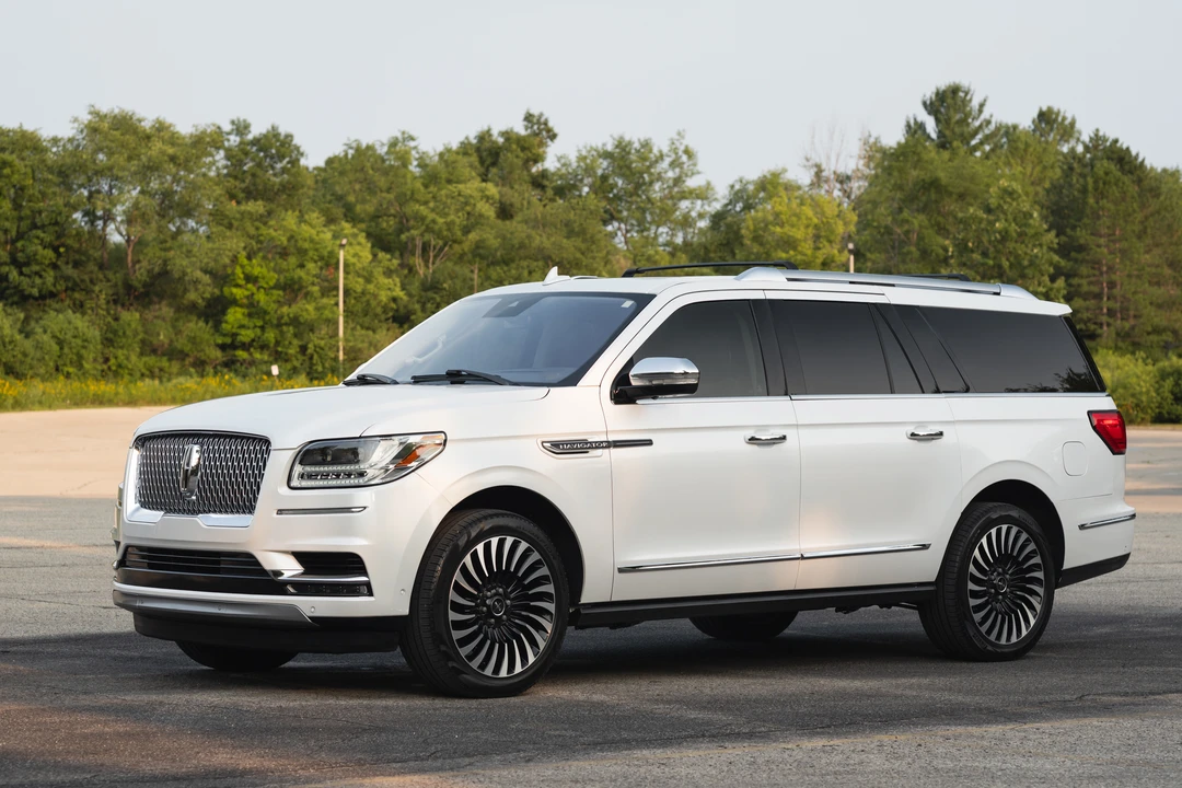 2018 Lincoln Navigator 4th Gen - Image 2 of 31
