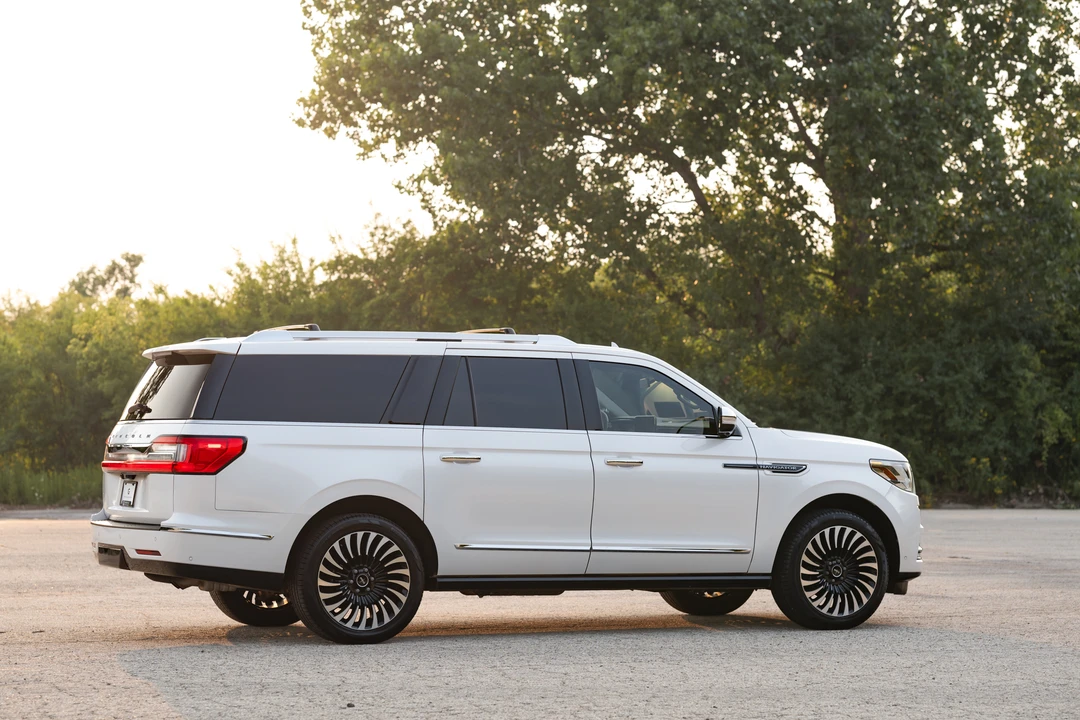 2018 Lincoln Navigator 4th Gen - Image 15 of 31