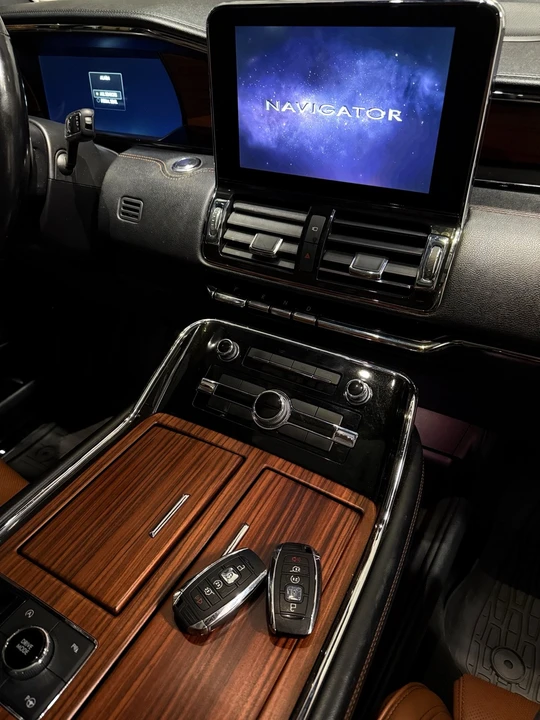 2018 Lincoln Navigator 4th Gen - Image 10 of 20