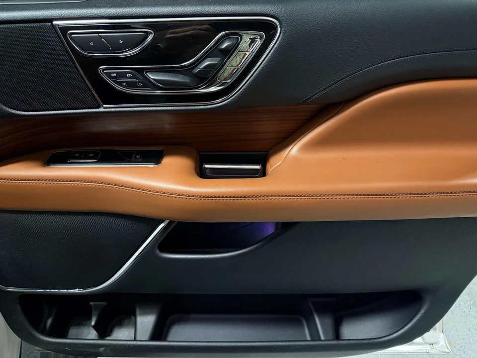 2018 Lincoln Navigator 4th Gen - Image 13 of 20