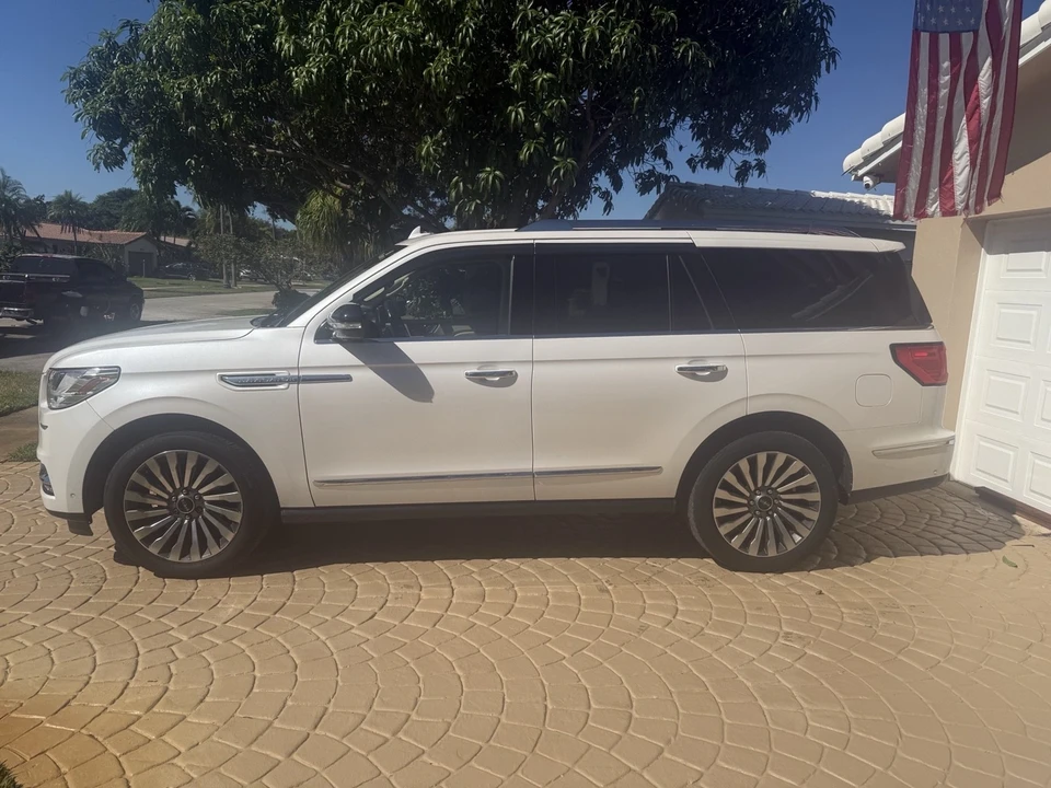 2018 Lincoln Navigator 4th Gen - Image 2 of 21