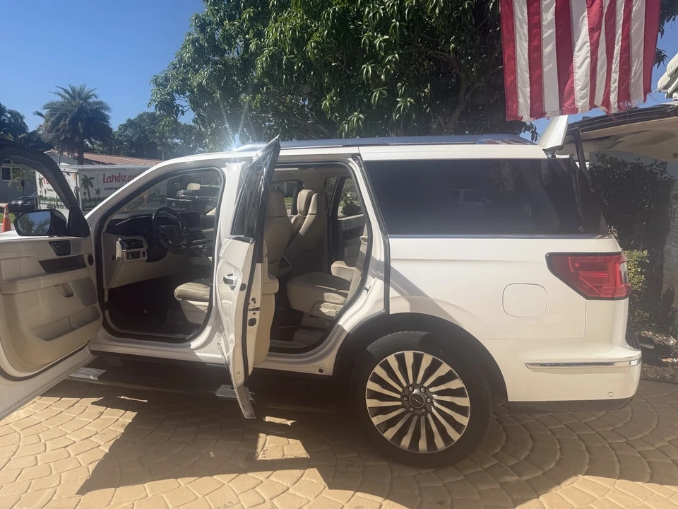 2018 Lincoln Navigator 4th Gen - Image 9 of 21