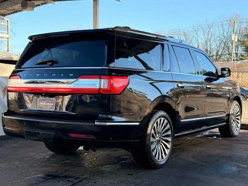 2018 Lincoln Navigator 4th Gen - Image 9 of 12