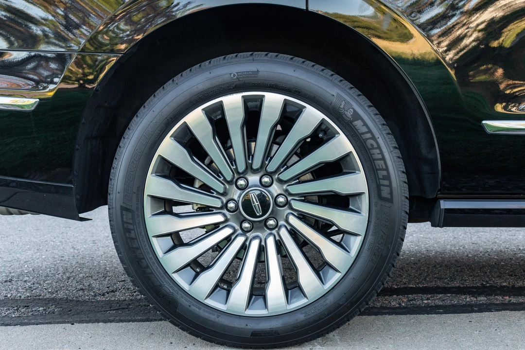 2018 Lincoln Navigator 4th Gen - Image 23 of 31