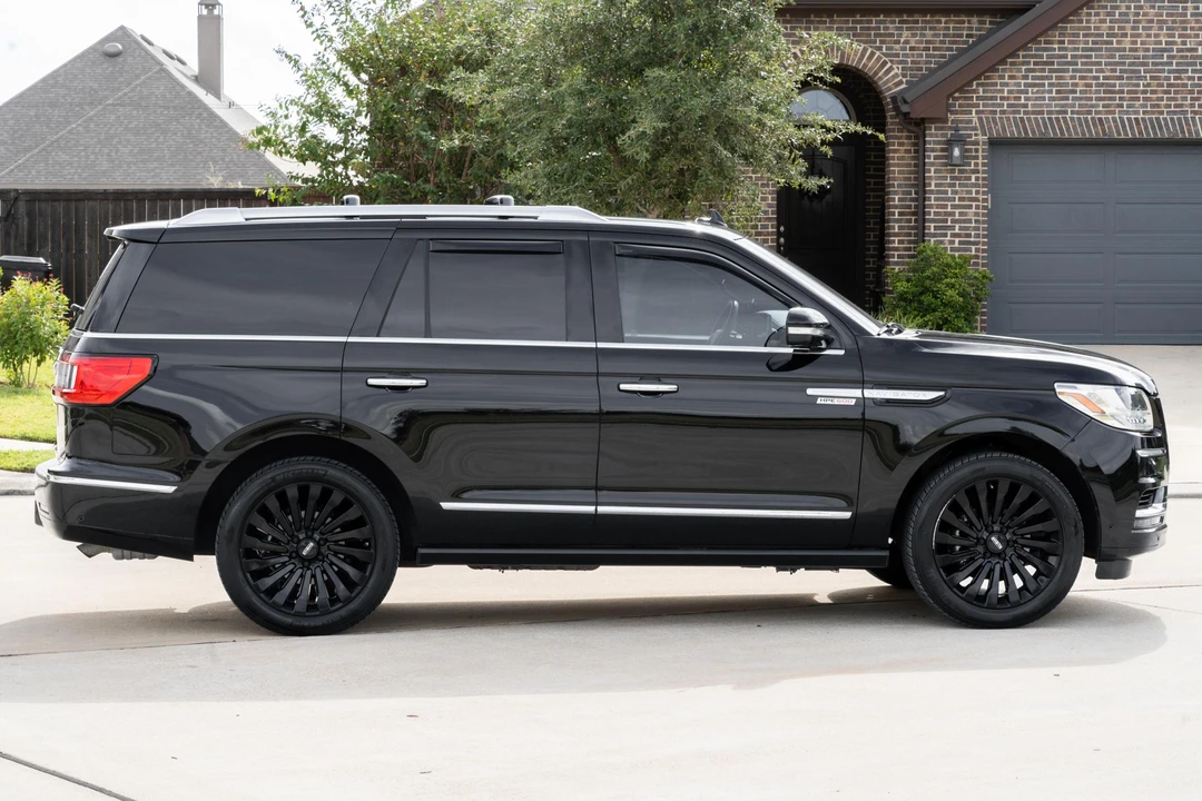 2018 Lincoln Navigator 4th Gen - Image 3 of 31