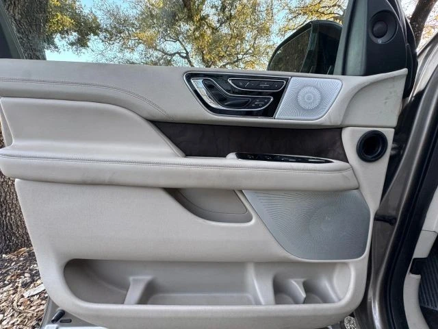 2018 Lincoln Navigator 4th Gen - Image 17 of 21