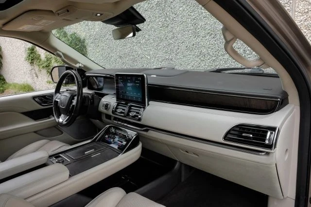 2018 Lincoln Navigator 4th Gen - Image 13 of 21