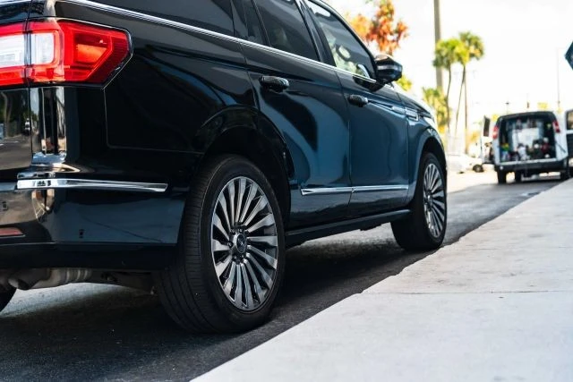 2018 Lincoln Navigator 4th Gen - Image 9 of 21