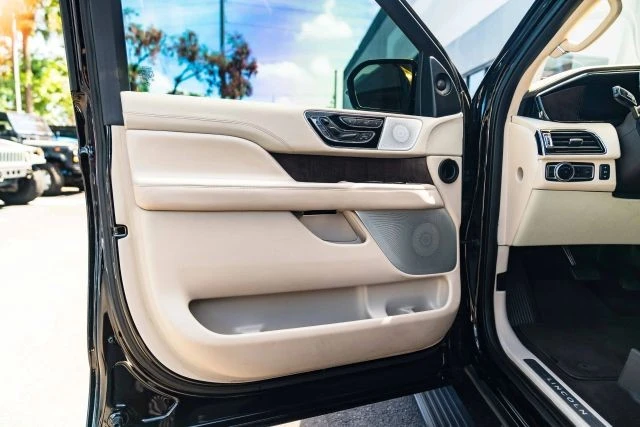 2018 Lincoln Navigator 4th Gen - Image 17 of 21