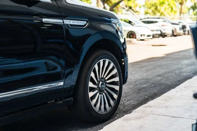 2018 Lincoln Navigator 4th Gen - Image 10 of 21