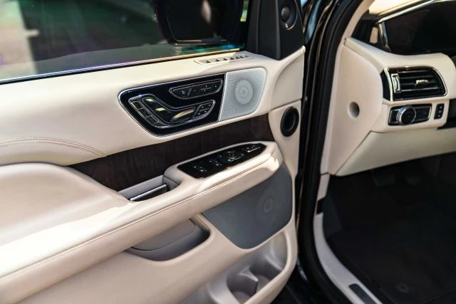 2018 Lincoln Navigator 4th Gen - Image 17 of 21