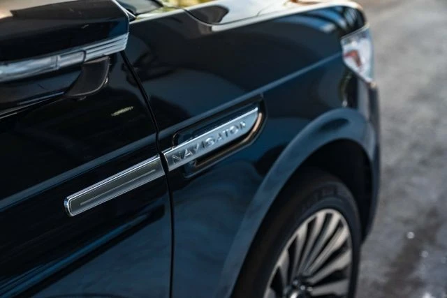 2018 Lincoln Navigator 4th Gen - Image 11 of 21