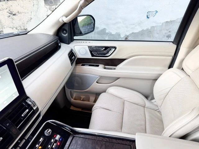 2018 Lincoln Navigator 4th Gen - Image 17 of 21