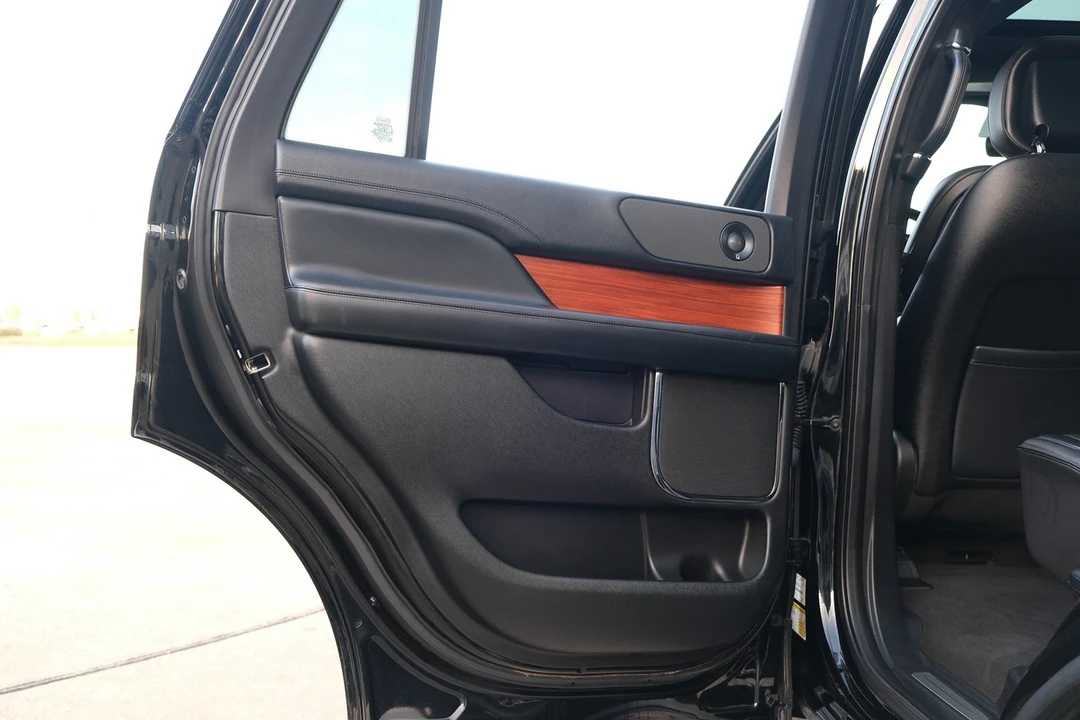 2018 Lincoln Navigator 4th Gen - Image 17 of 21