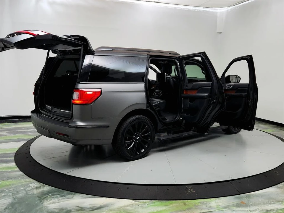 2018 Lincoln Navigator 4th Gen - Image 11 of 12
