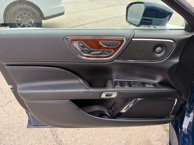 2018 Lincoln Continental 10th Gen - Image 17 of 20