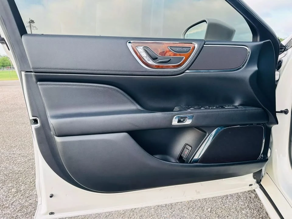 2018 Lincoln Continental 10th Gen - Image 12 of 20