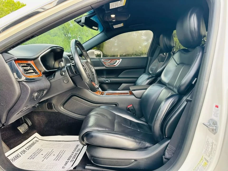 2018 Lincoln Continental 10th Gen - Image 13 of 20