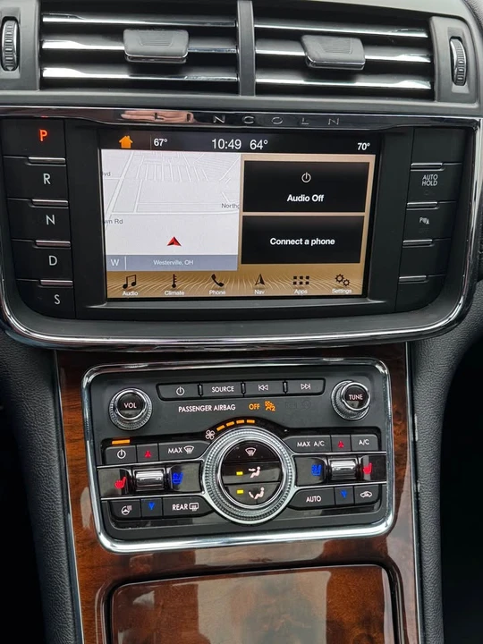 2018 Lincoln Continental 10th Gen - Image 11 of 17