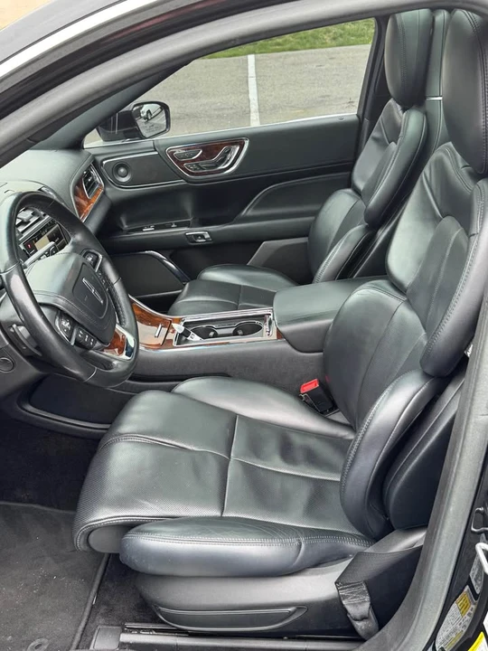 2018 Lincoln Continental 10th Gen - Image 9 of 17