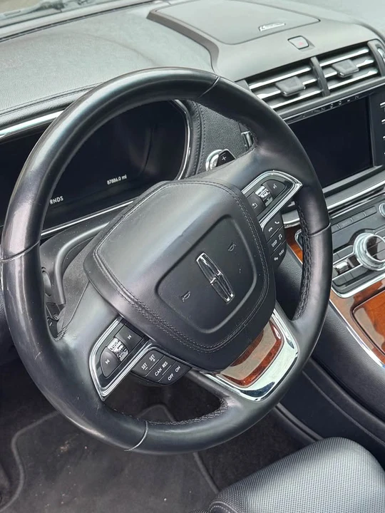 2018 Lincoln Continental 10th Gen - Image 10 of 17