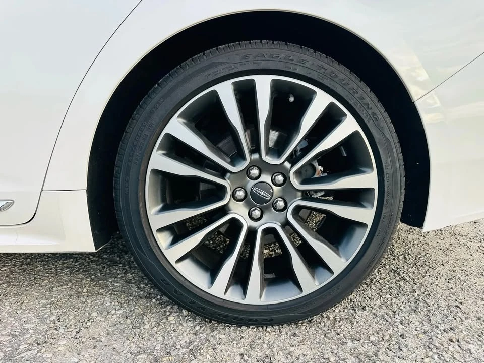 2018 Lincoln Continental 10th Gen - Image 11 of 20