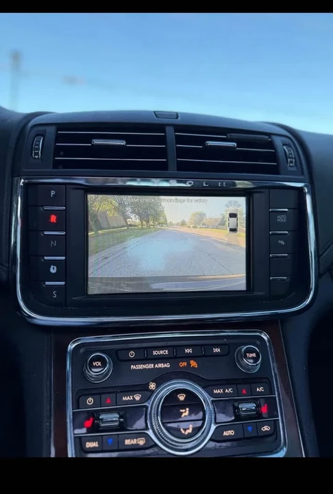 2018 Lincoln Continental 10th Gen - Image 15 of 19