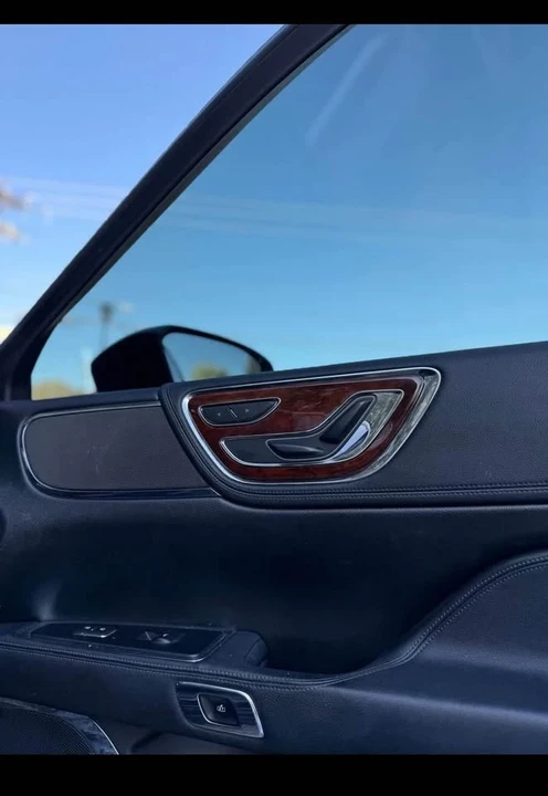 2018 Lincoln Continental 10th Gen - Image 8 of 19