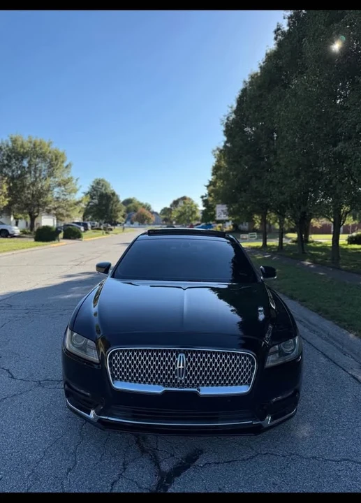 2018 Lincoln Continental 10th Gen - Image 2 of 19