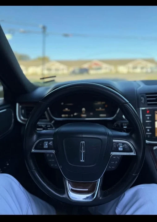 2018 Lincoln Continental 10th Gen - Image 12 of 19