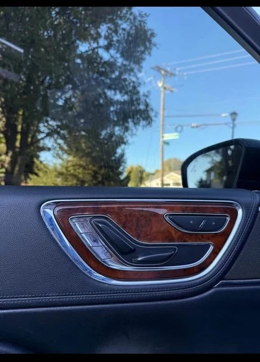 2018 Lincoln Continental 10th Gen - Image 11 of 19
