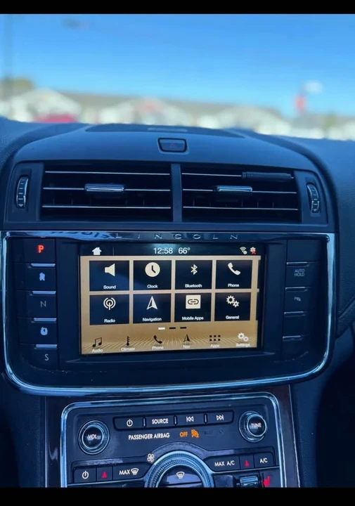 2018 Lincoln Continental 10th Gen - Image 17 of 19