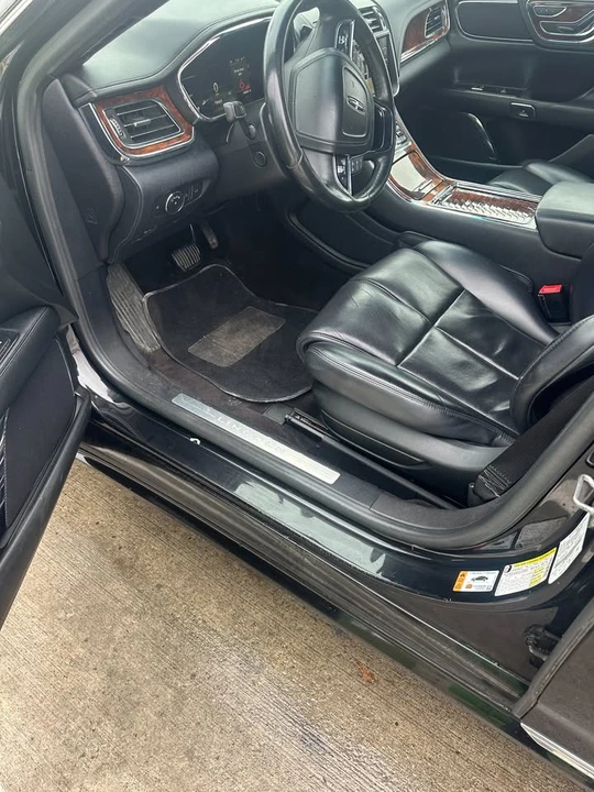 2018 Lincoln Continental 10th Gen - Image 17 of 18