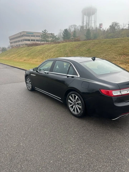 2018 Lincoln Continental 10th Gen - Image 16 of 18