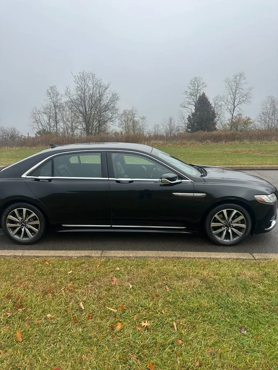 2018 Lincoln Continental 10th Gen - Image 2 of 18
