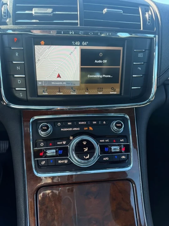 2018 Lincoln Continental 10th Gen - Image 7 of 15