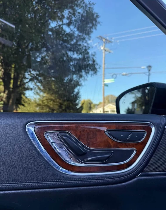 2018 Lincoln Continental 10th Gen - Image 11 of 20