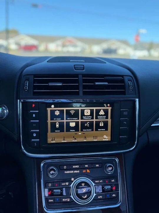 2018 Lincoln Continental 10th Gen - Image 17 of 20