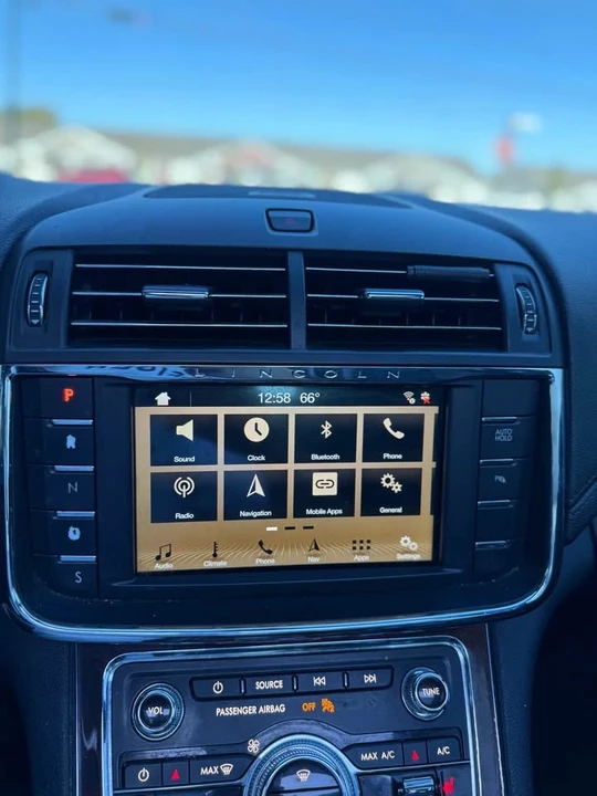 2018 Lincoln Continental 10th Gen - Image 18 of 20