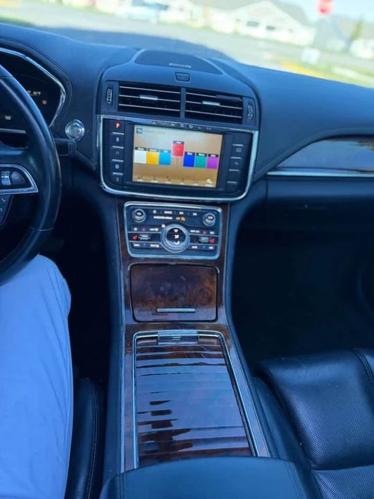 2018 Lincoln Continental 10th Gen - Image 12 of 20