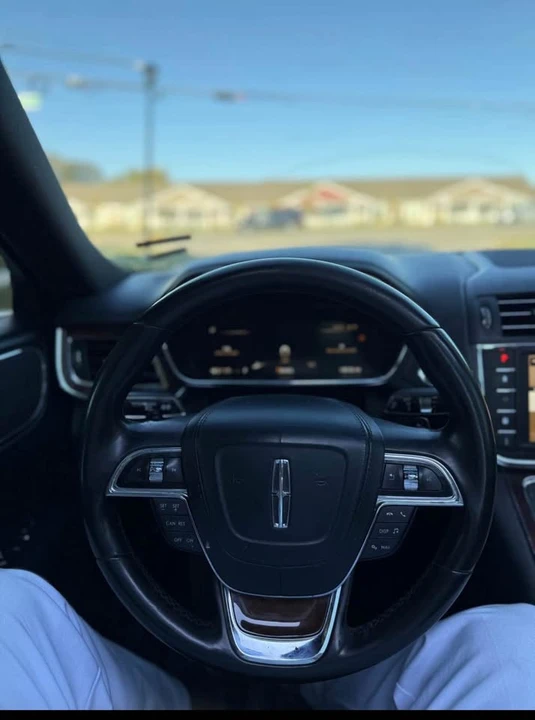 2018 Lincoln Continental 10th Gen - Image 13 of 20