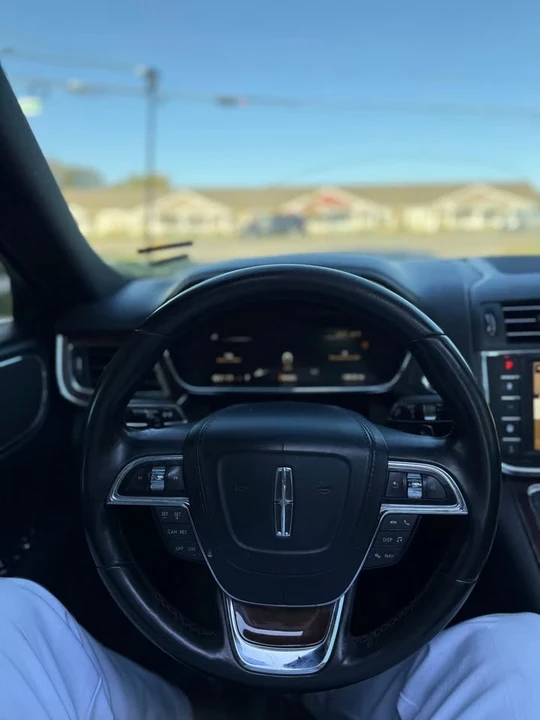 2018 Lincoln Continental 10th Gen - Image 13 of 20